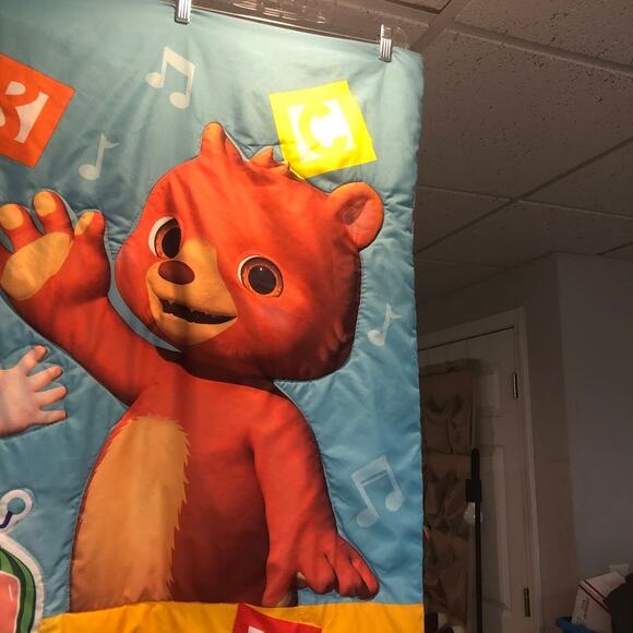 CoComelon Toddler Bedding Set – Reversible Comforter & Sheets - Picture 4 of 16